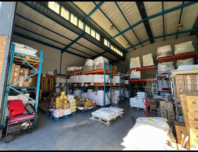 349M² WAREHOUSE TO LET IN LASER PARK